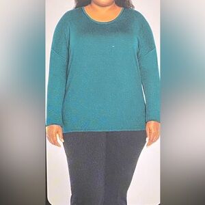 Banana Republic women’s Scoop Neck Long Sleeve Top Green Size XL
NWT